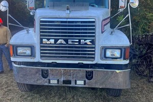 2003 Mack  Truck-SemiTractor